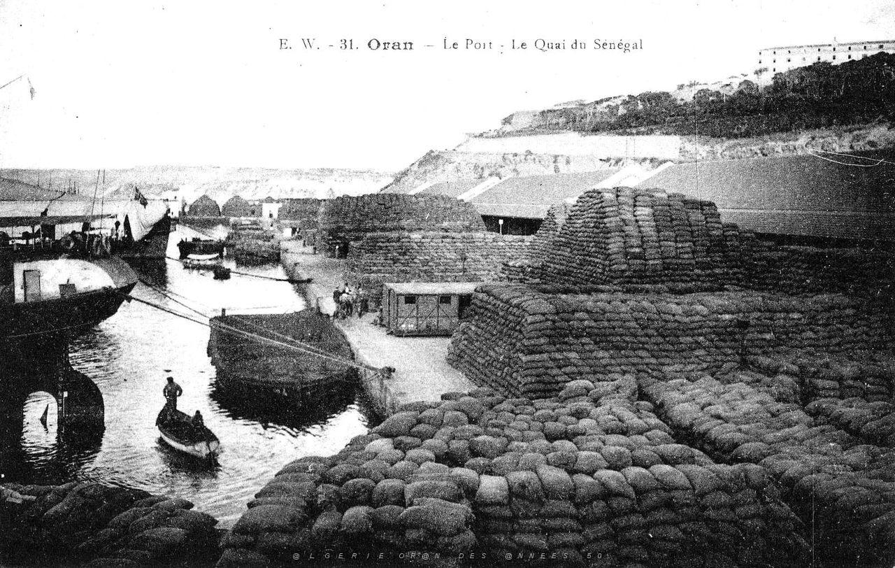 Oran- 021- travail sur les quais.JPG